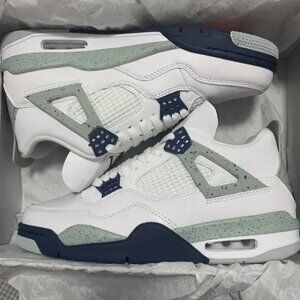 Air Jordan 4 Retro